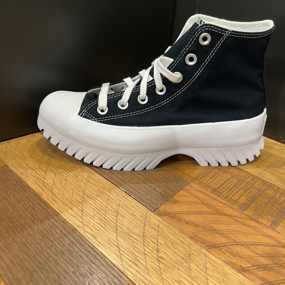 Converse Chuck Taylor All Star Lugged Canvas 2.0 Black High-Top Sneakers - Picture 2 of 4